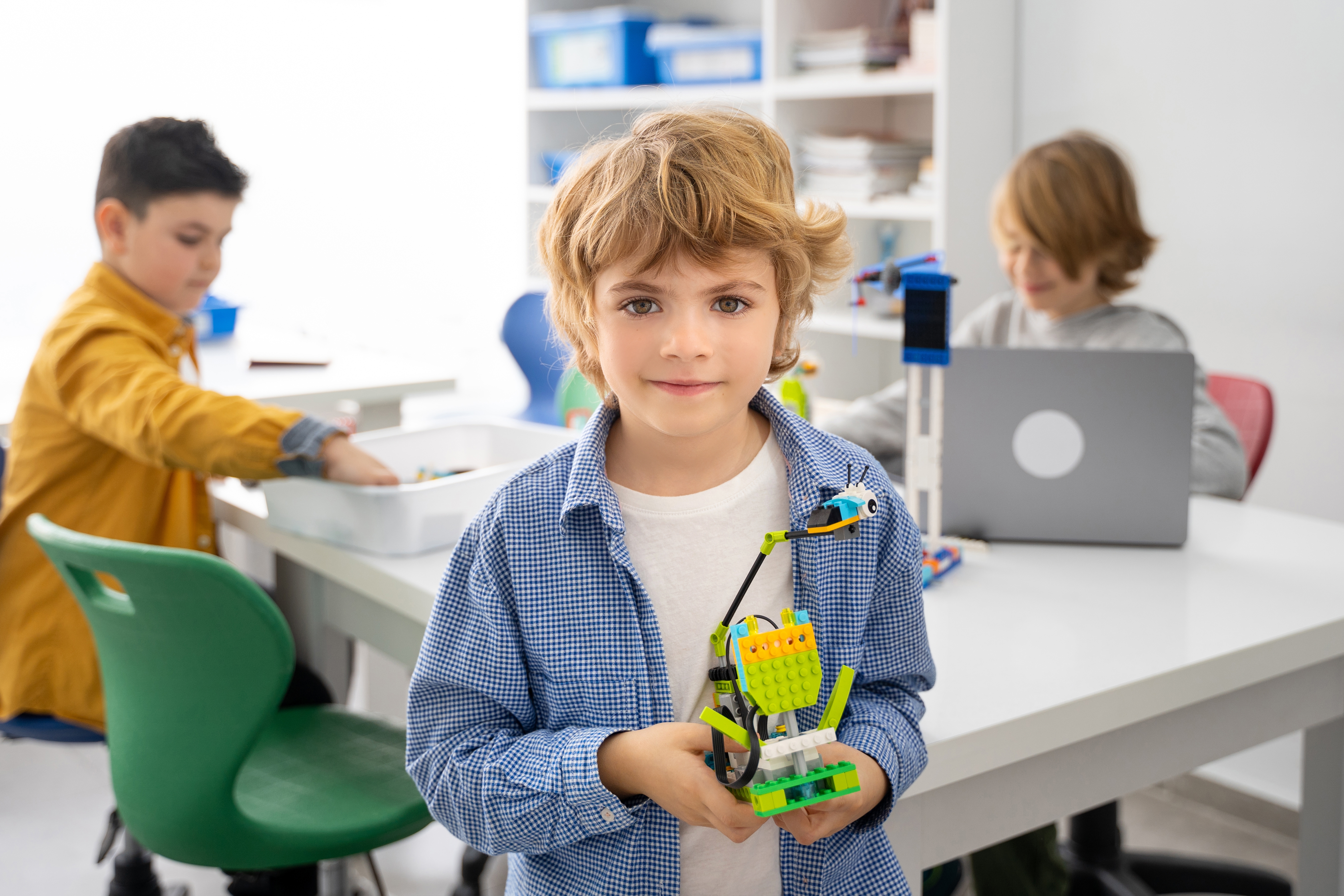 Innovacion en la Educacion: Integrando Tecnologia y Aprendizaje para Transformar las Aulas del Futuro.